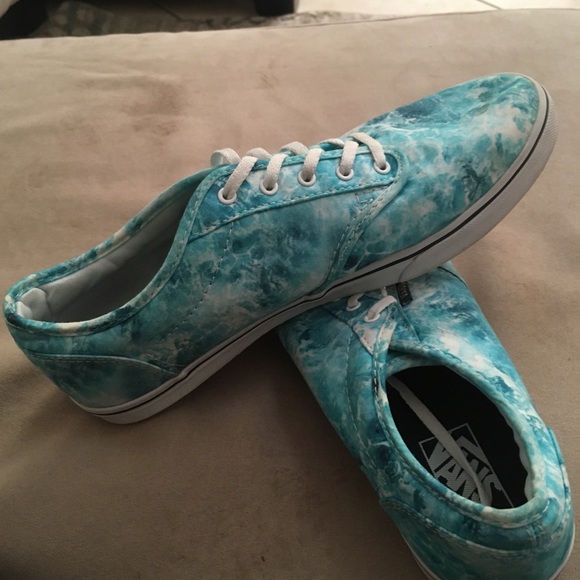 Women’ Vans - Picture 4 of 4